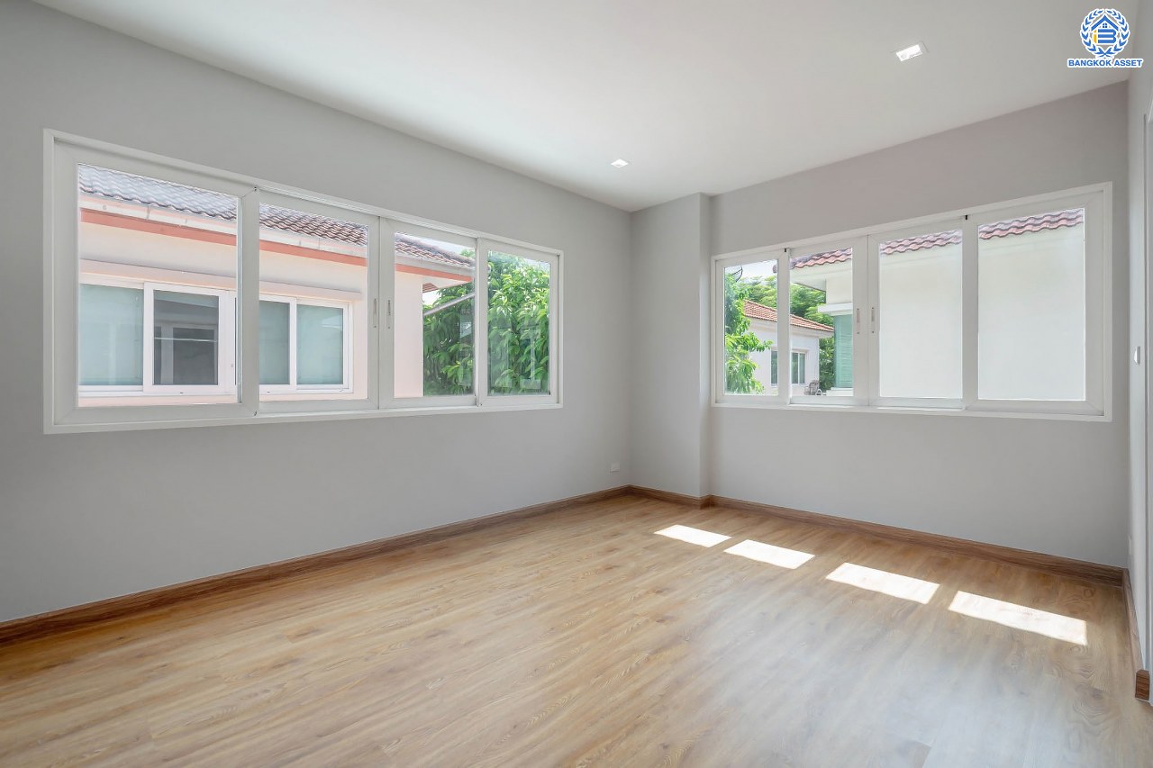 บ้านมือสองตกแต่งใหม่ ม.คาซ่าวิลล์ ราชพฤกษ์-รัตนาธิเบศร์1 แบรนด์ Q.House ต่อเติมครบพร้อมเข้าอยู่ เนื้อที่ 86 ตร.ว. ฟังก์ชันจัดเต็ม 3 ห้องนอน 3 ห้องน้ำ 1 ห้องอเนกประสงค์ 1 ห้องแม่บ้าน จอดรถได้ 2 คัน บนทำเลศักยภาพ ติดถนนราชพฤกษ์ และเพียง 10 นาทีถึงรถไฟฟ้า "สถานีบางรักน้อยท่าอิฐ"